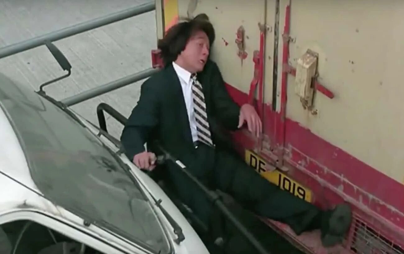 Сколько переломов у джеки чана за карьеру. Джеки чан травмы. Джеки чан травмы. Переломы джеки чана. Джеки чан травма головы.