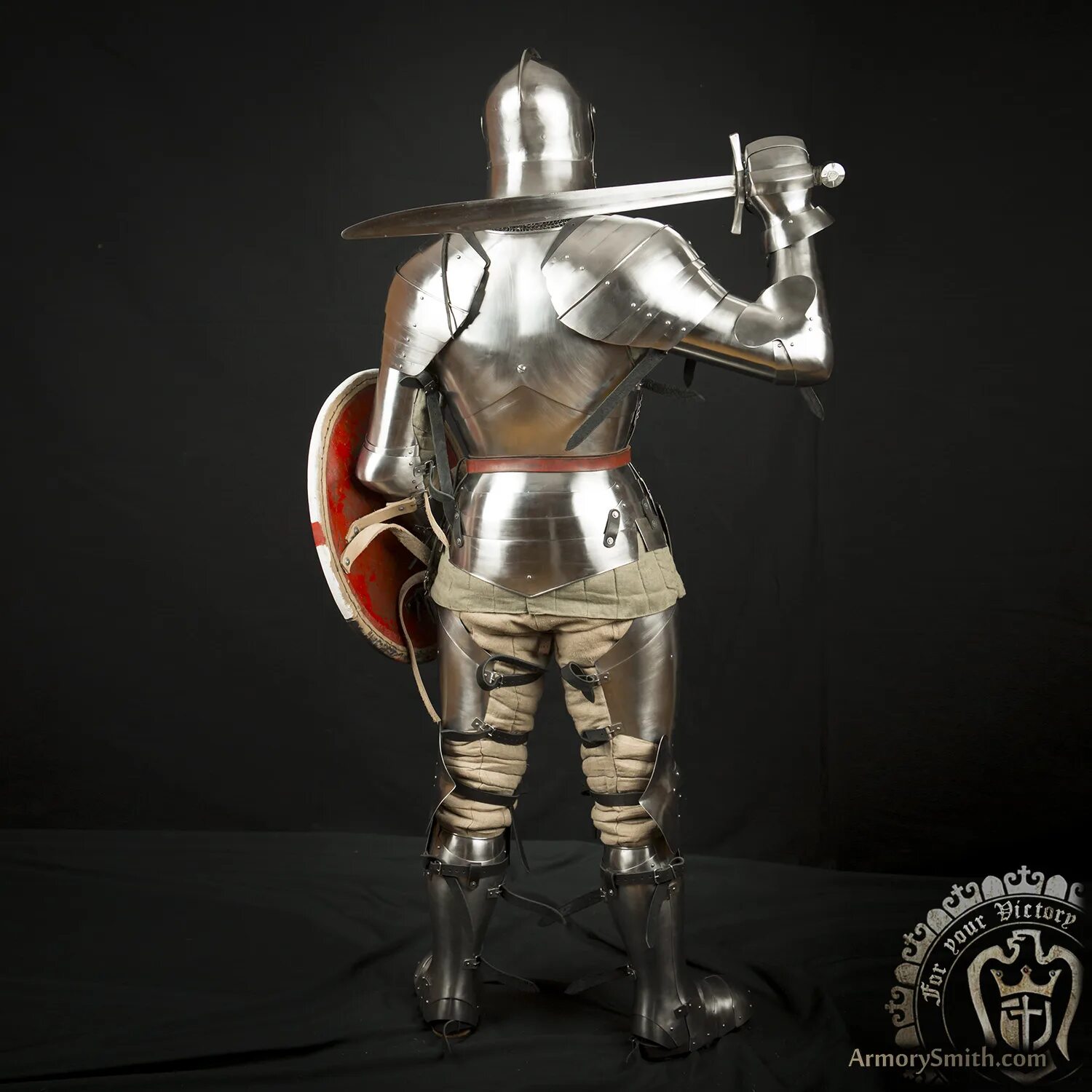 Латный доспех 14 века. Броня рыцаря годрика. Тристан в доспехах. Боевой доспех. Ламеллярная кираса рыцаря-капитана.