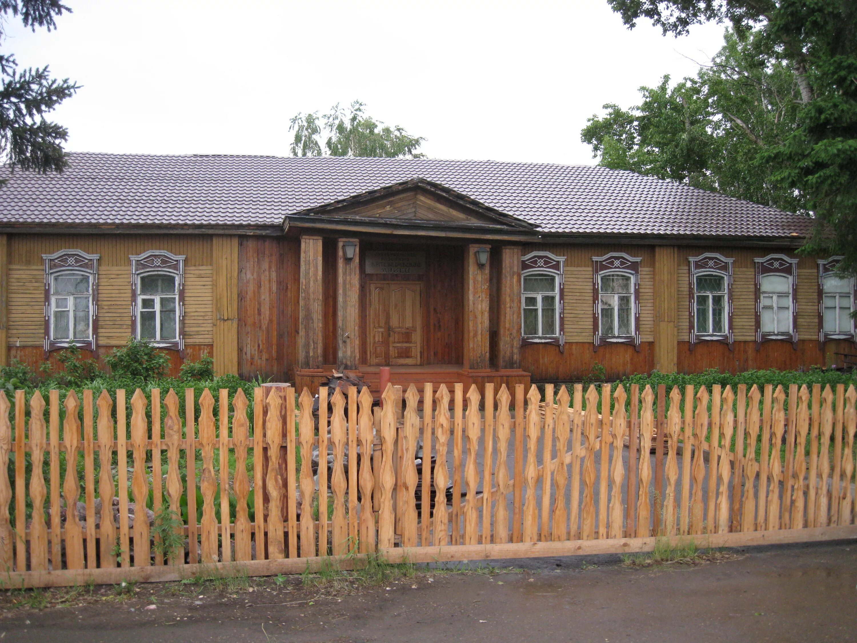 Дом в сухобузимском районе красноярского края. Краеведческий музей Сухобузимское. Музей в Сухобузимо Красноярский. Музей Сурикова в Сухобузимо. Дом Сурикова в Сухобузимском.