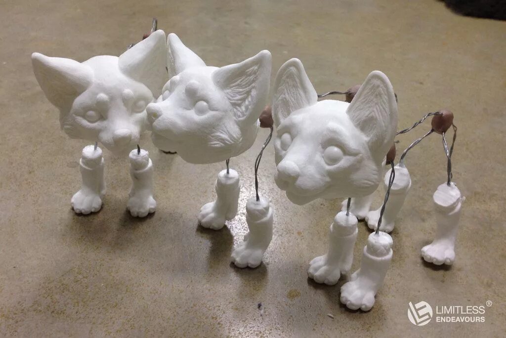 Смешанная техника игрушки мех глина. Игрушки из полимерной глины в смешанной технике. Каркасные игрушки в смешанной технике. Фигурки из глины и меха. Каркасная игрушка из меха и пластики.