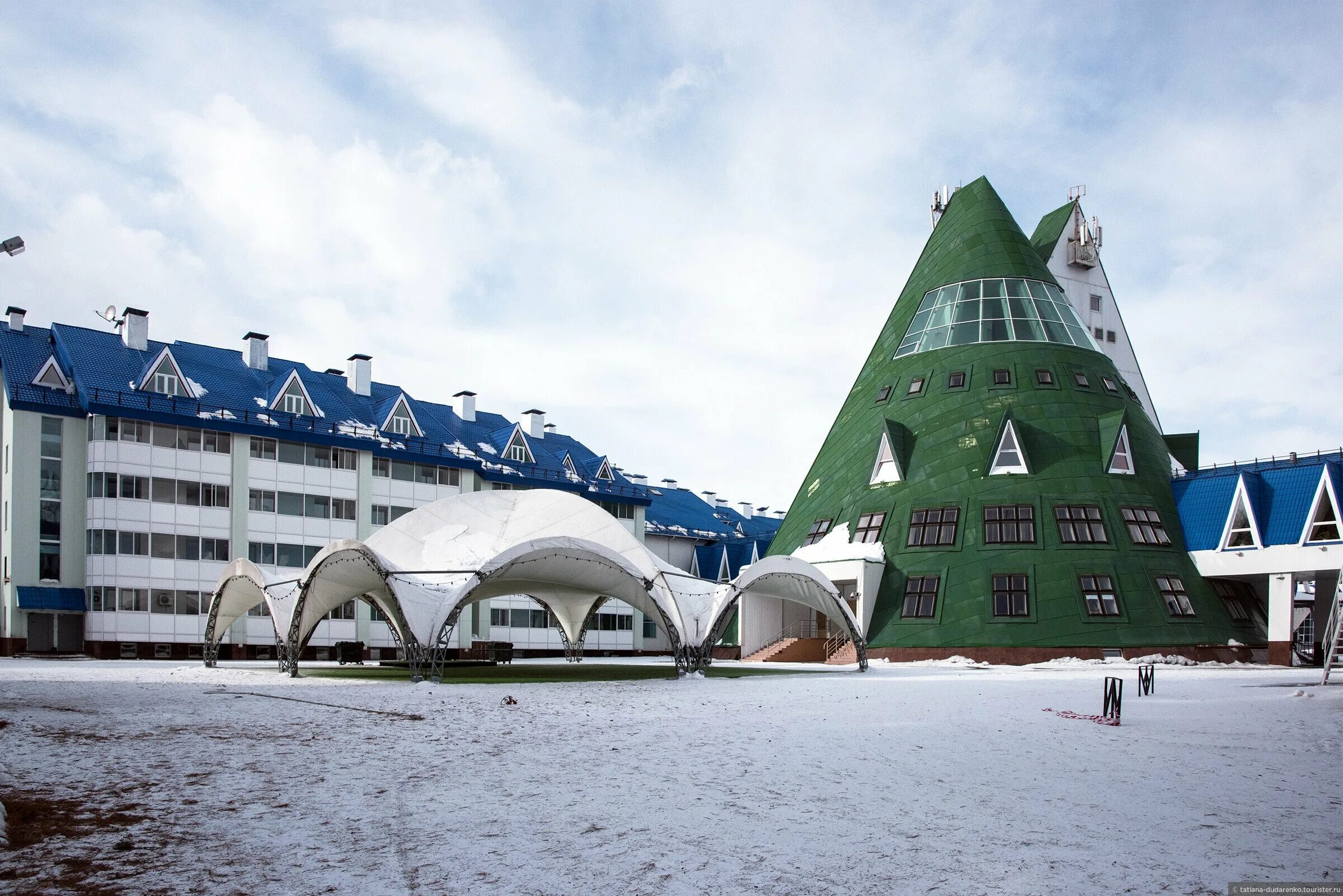 Уск ханты мансийск. Ханты комплекс. Биатлон ханты-мансийск стадион. Гостиница югра в ханты-мансийске. Уск ханты мансийск.