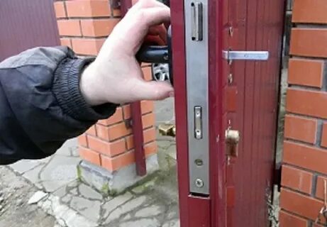 Врезка замка в калитку