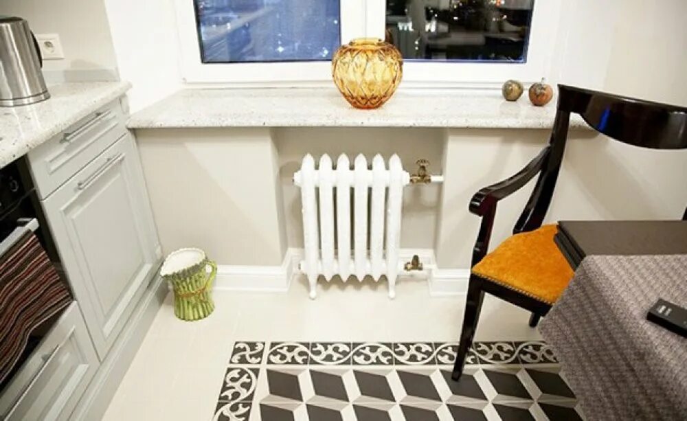 трубчатый радиатор кзто гармония 26 секция. радиаторы zehnder 2056/16. вертикальный радиатор на кухне. батарея отопления на кухне. радиаторы zehnder charleston retrofit.