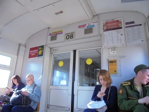 Подслушано в электричке спб. Солдаты в электричке. двери электрички изнутри. афганцы в электричке. фото курилки в поезде служивых.