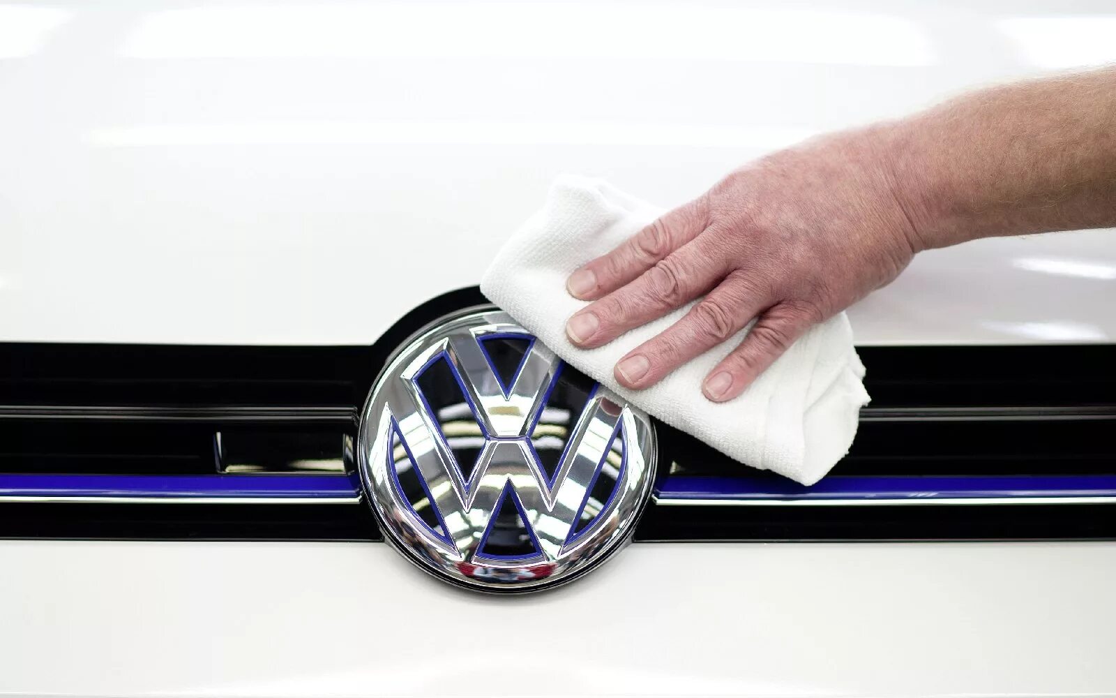 Volkswagen service. Техобслуживание Volkswagen. Сервис VW. Новый логотип Фольксваген 2021. Качество Volkswagen.