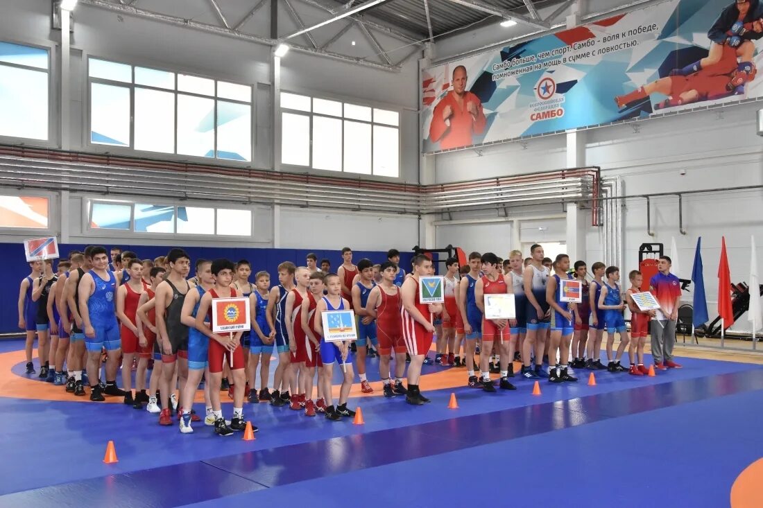 Спортзал коктебель. Медведь спортивный комплекс в славянске-на-кубани. Спорткомплекс медведь. Спорткомплекс медведь. Медведь спортивный комплекс в славянске-на-кубани.