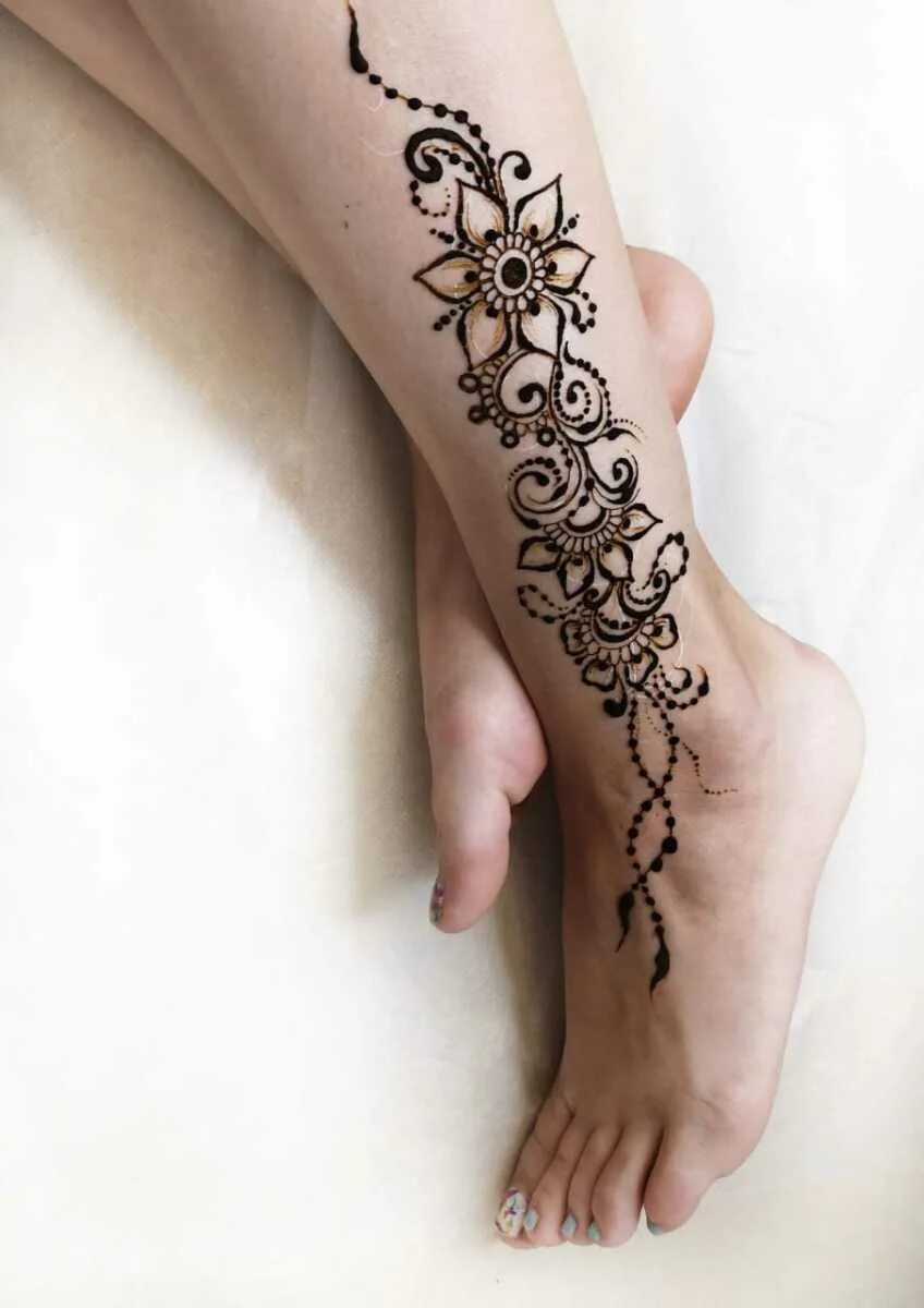 мехенди на ноге. узоры хной на ноге. рисунки хной на ноге. мехенди на ноге. хна на ноге.