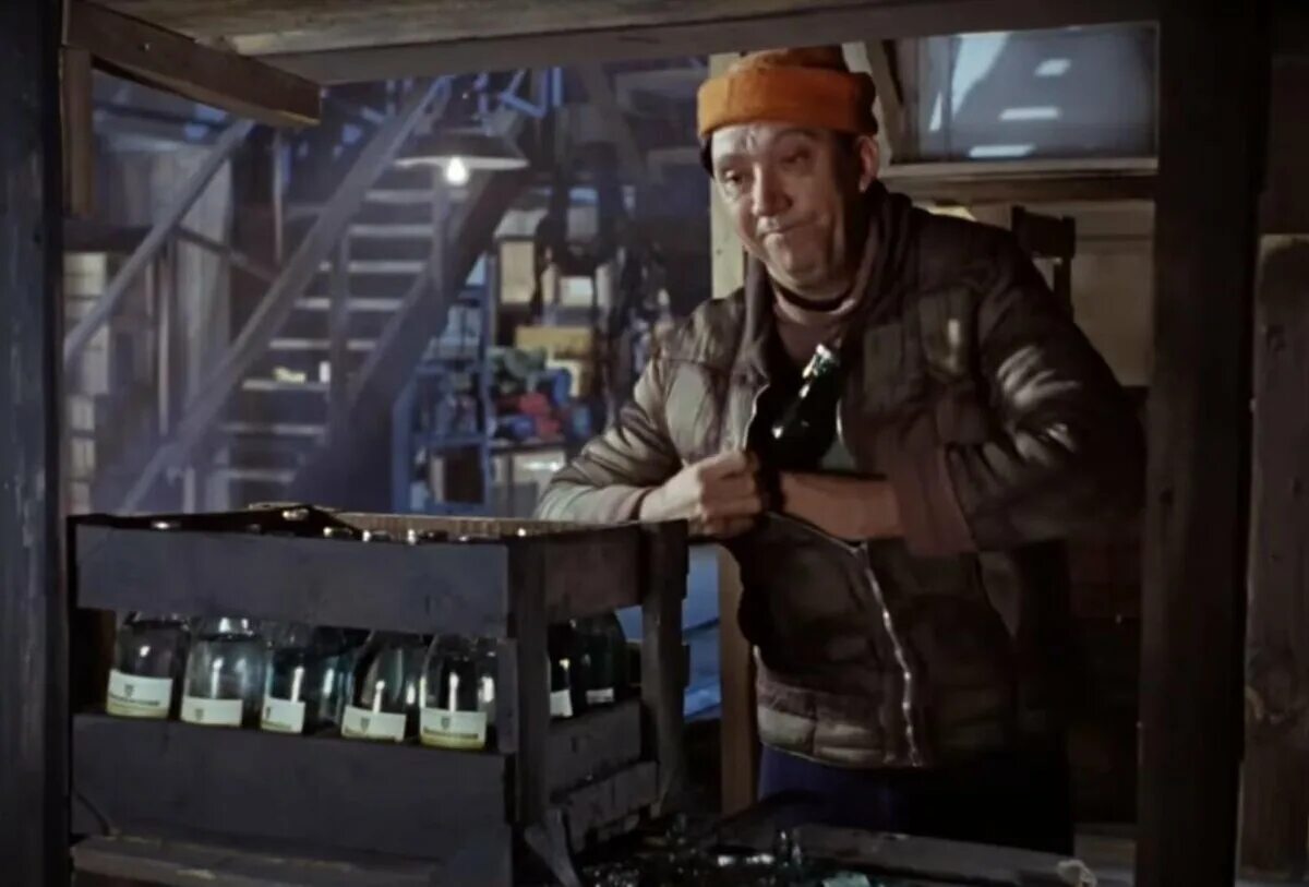 Леонид гайдай самогонщики. Кадр из фильма операция ы и другие приключения шурика. Моргунов самогонщики. Моргунов операция ы. Юрий никулин самогонщики.