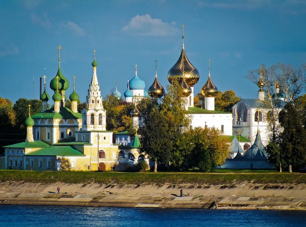 Углич фото города достопримечательности. Углич город. Город Углич на Волге. Углич Волга. Углич Церковь на Волге.