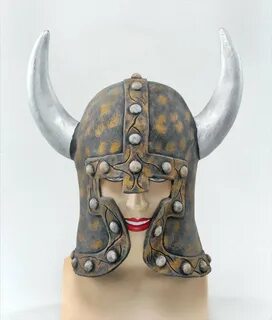 Шлем с рогами