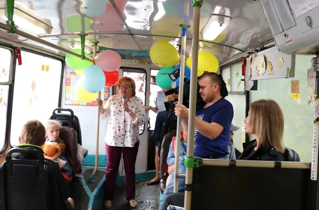 13 день троллейбуса. Экскурсионный троллейбус в Мурманске. Экскурсионный троллейбус. День рождения троллейбуса. День троллейбуса.
