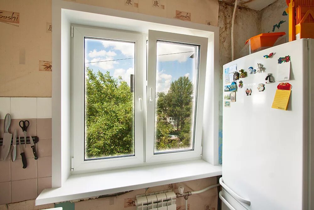 Пластиковое окно на кухню. Окна ПВХ на кухню. Окно двухстворчатое пластиковое.