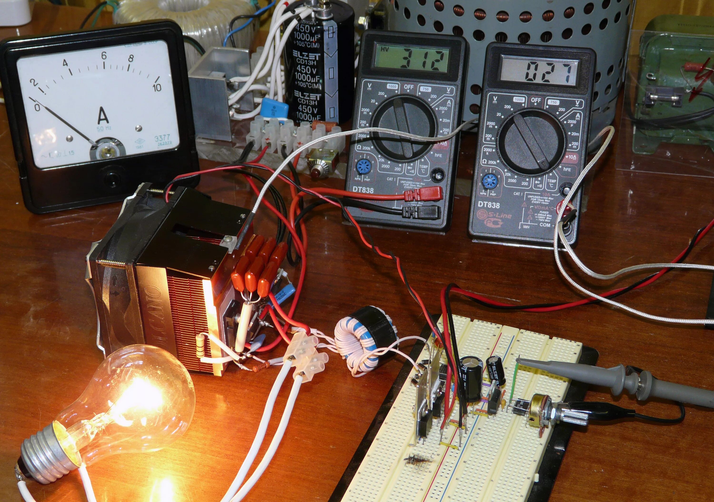 Нагрев трансформатора. Индукционный нагреватель из трансформатора микроволновки. Нагрев трансформатора. Индукционный нагреватель феникс трансформатор тока. Сварка меди угольным электродом.