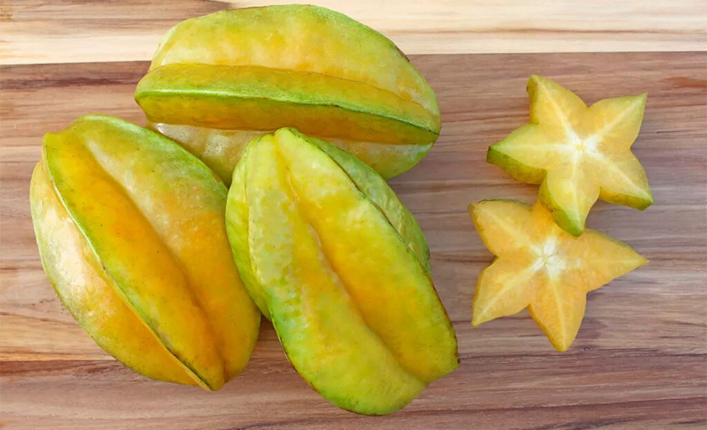 карамбола фрукт. карамбола зеленая. звездный фрукт. экзотический фрукт карамбола. звездный фрукт.