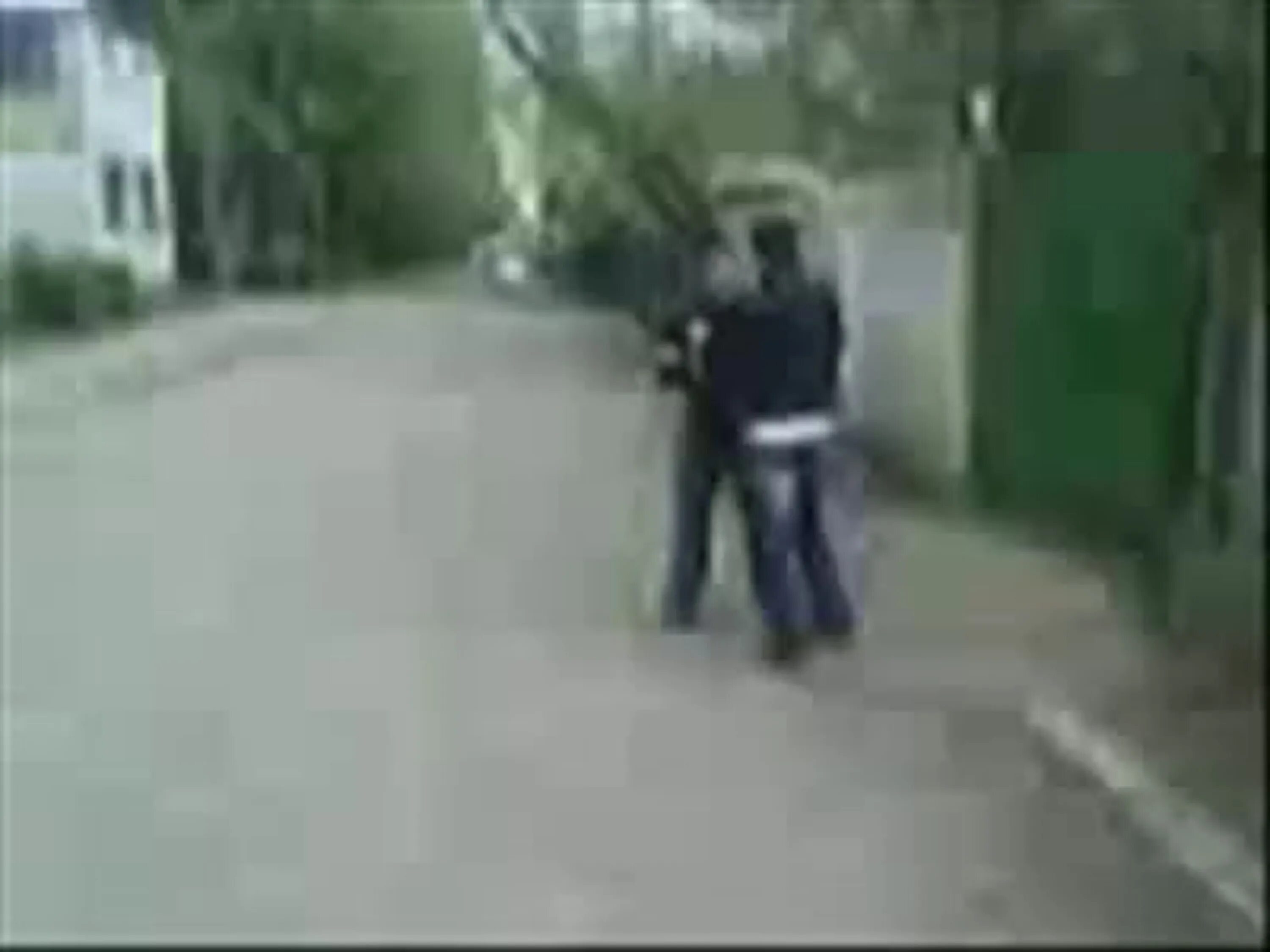 Избили хача. Дагестанцы избившие москвича в метро. Избили хача. Русские избили кавказцев. Кавказцы напали на мужчину с ребенком.