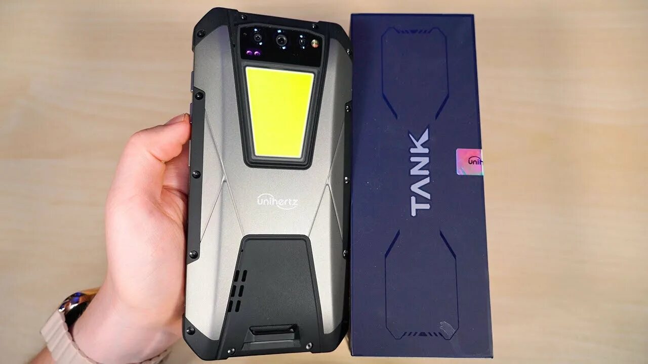 Смартфон unihertz Tank. Смартфон Tank 22000mah. Unihertz Tank 22000. Смартфон танк 22000 батарея.