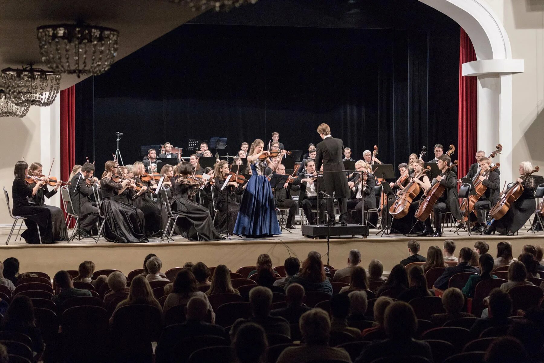Тула симфонический концерт. Музыкальная классика. Первая скрипка мариинского симфонического оркестра. Венский новогодний концерт в туле. Тула симфонический концерт.