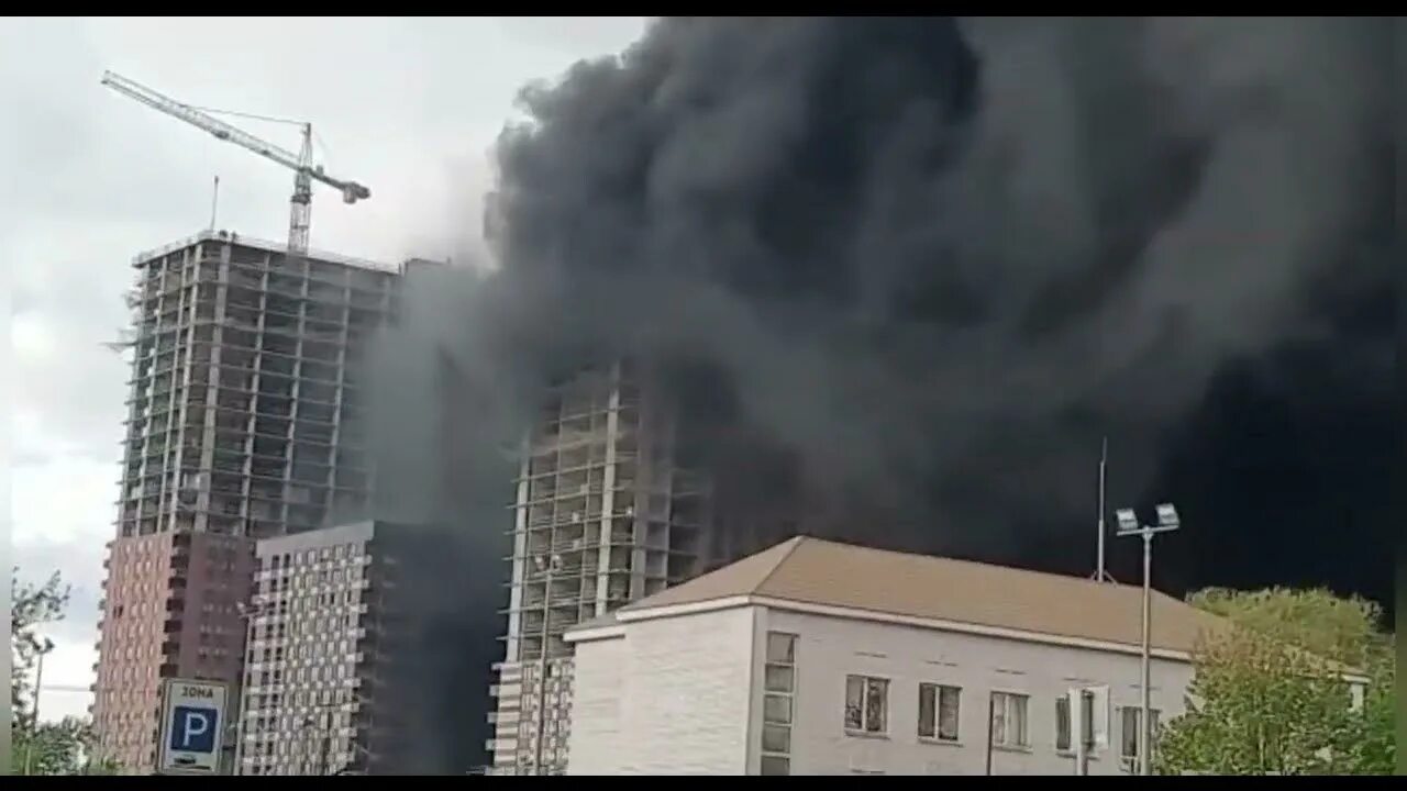 Пожар в москве чертаново. Пожар на стройке в москве сегодня. Пожар в москве вчера. Пожар в москве. Пожар в москве очаково-матвеевское.