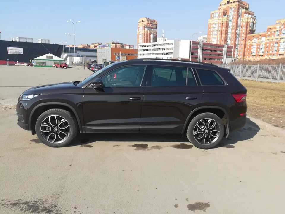 Диск кодиак 18. Skoda kodiaq на 20 дисках. skoda kodiaq r19. диски шкода кодиак r19. диски crater r19 skoda kodiaq.