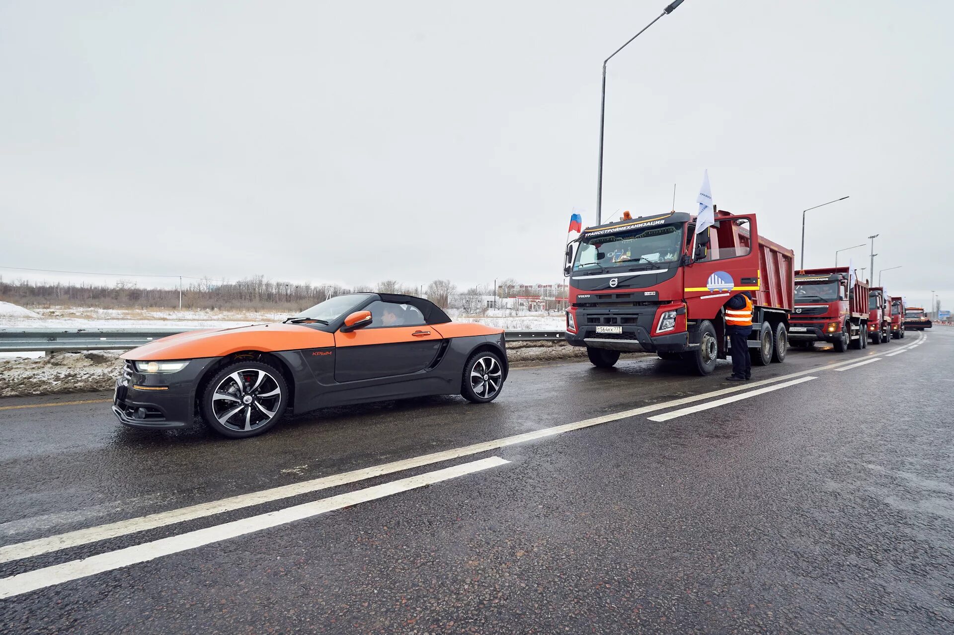 Дорожные и полигонные испытания автомобилей. Дмитровский автополигон нами. Авто тест. Машина тормозит. Полигонные испытания дорожно-строительных машин.