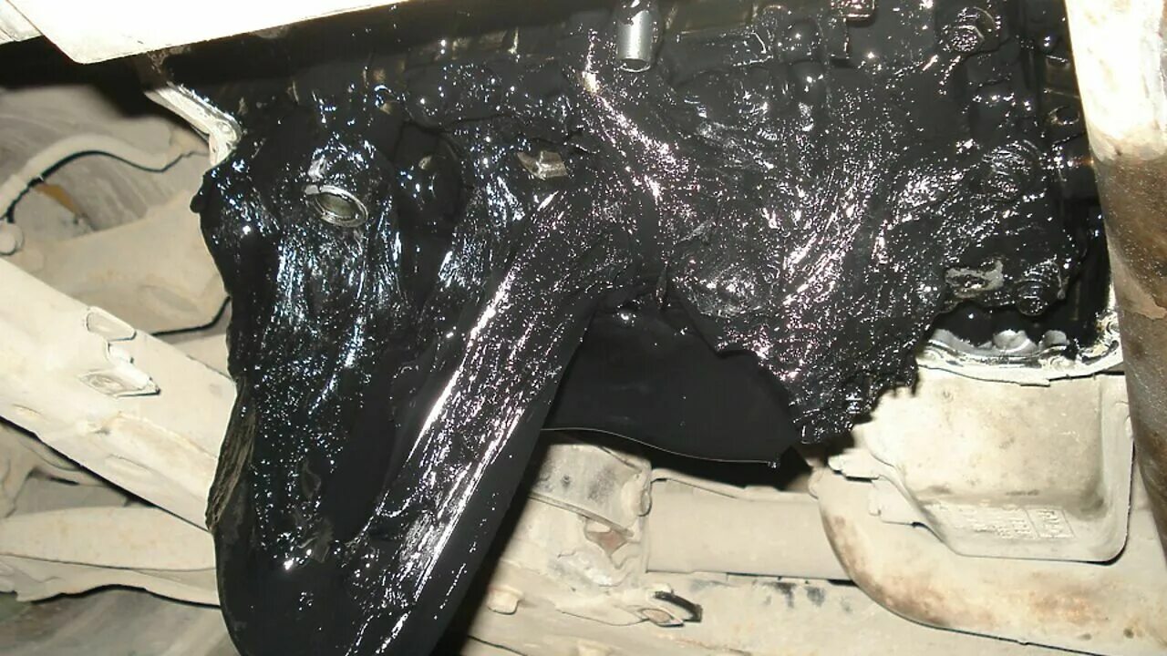 Когда менять масло в машине. Машина стояла год нужно ли менять масло. Машина стояла год нужно ли менять масло. Машина стояла год нужно ли менять масло. Нагар в моторе.