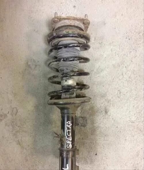 Амортизатор передний спектра. Амортизатор передний киа спектра 2006. Киа спектра 2007 передняя стойка. Амортизатор передний киа спектра 2006. Амортизатор передний спектра.