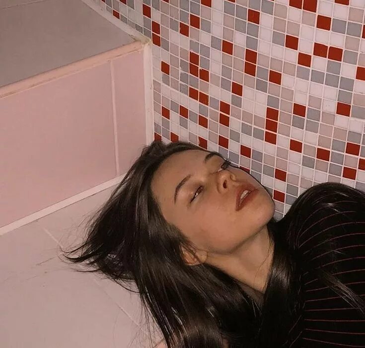 Пьяную малолетку в