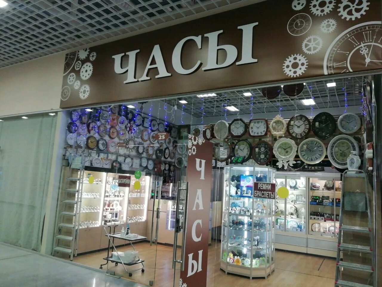 магазин часов intertime. магазин "золотое время" продавец. бутик часов. женева часовые бутики. магазин часов в саратове.