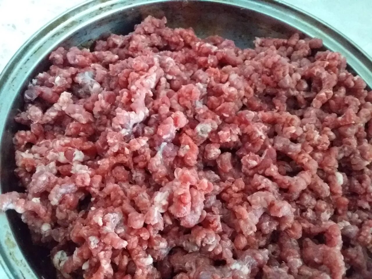 Как приготовить домашний фарш из свинины. Фарш для котлет останкино. мясной фарш для котлет. тазик фарша.