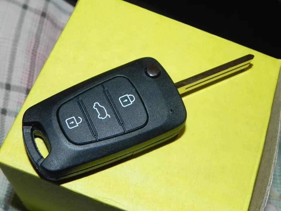 Размеры смарт ключей hyundai. Ключ хендай ix35. Hyundai i30 ключи. Hyundai i30 ключи. Ключ хендай ix 35 оригинал.