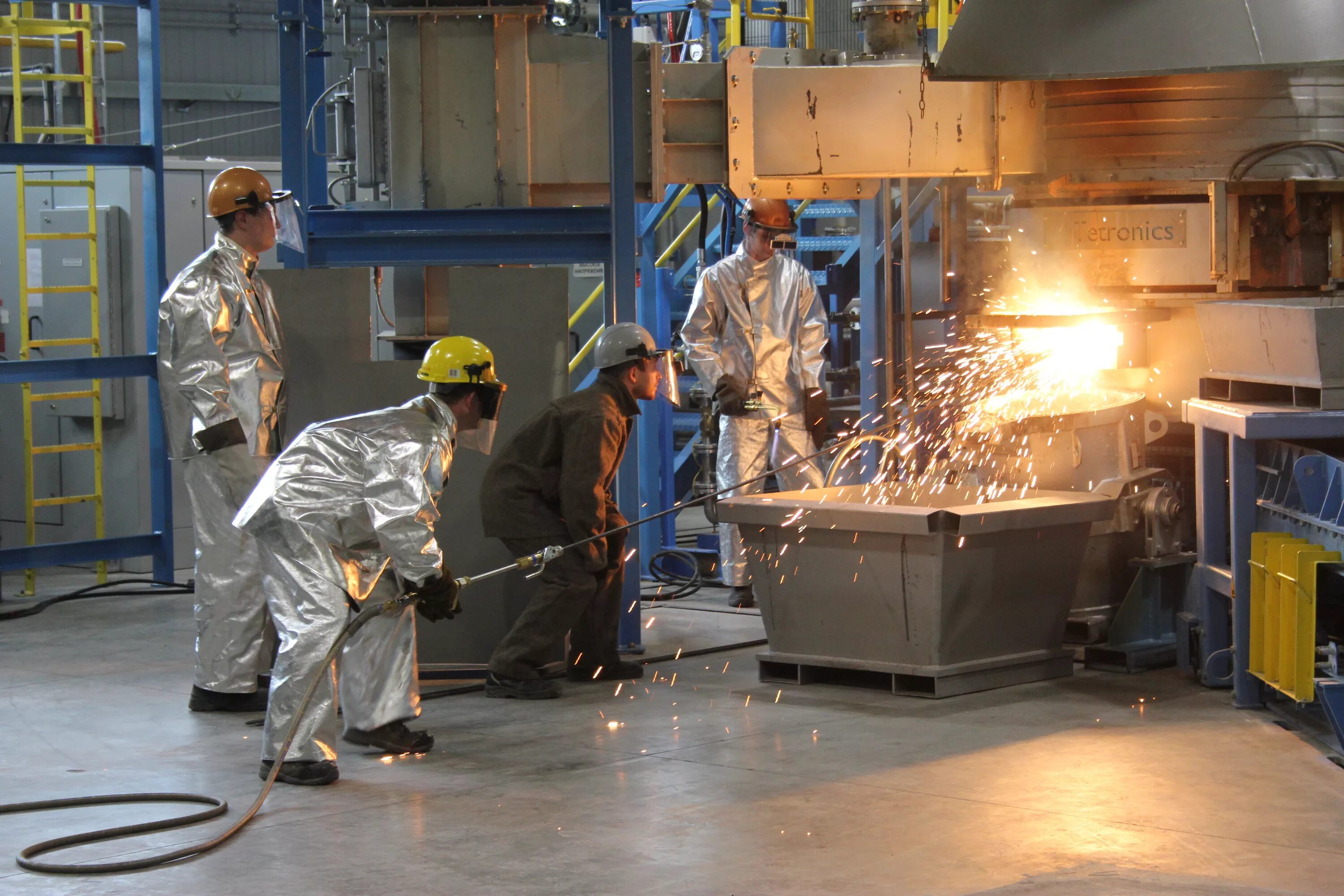 Metal factory. Свердловский завод ОЦМ. Ез ОЦМ Екатеринбургский завод. АО "Екатеринбургский завод по обработке цветных металлов". Завод цветных металлов Екатеринбург.