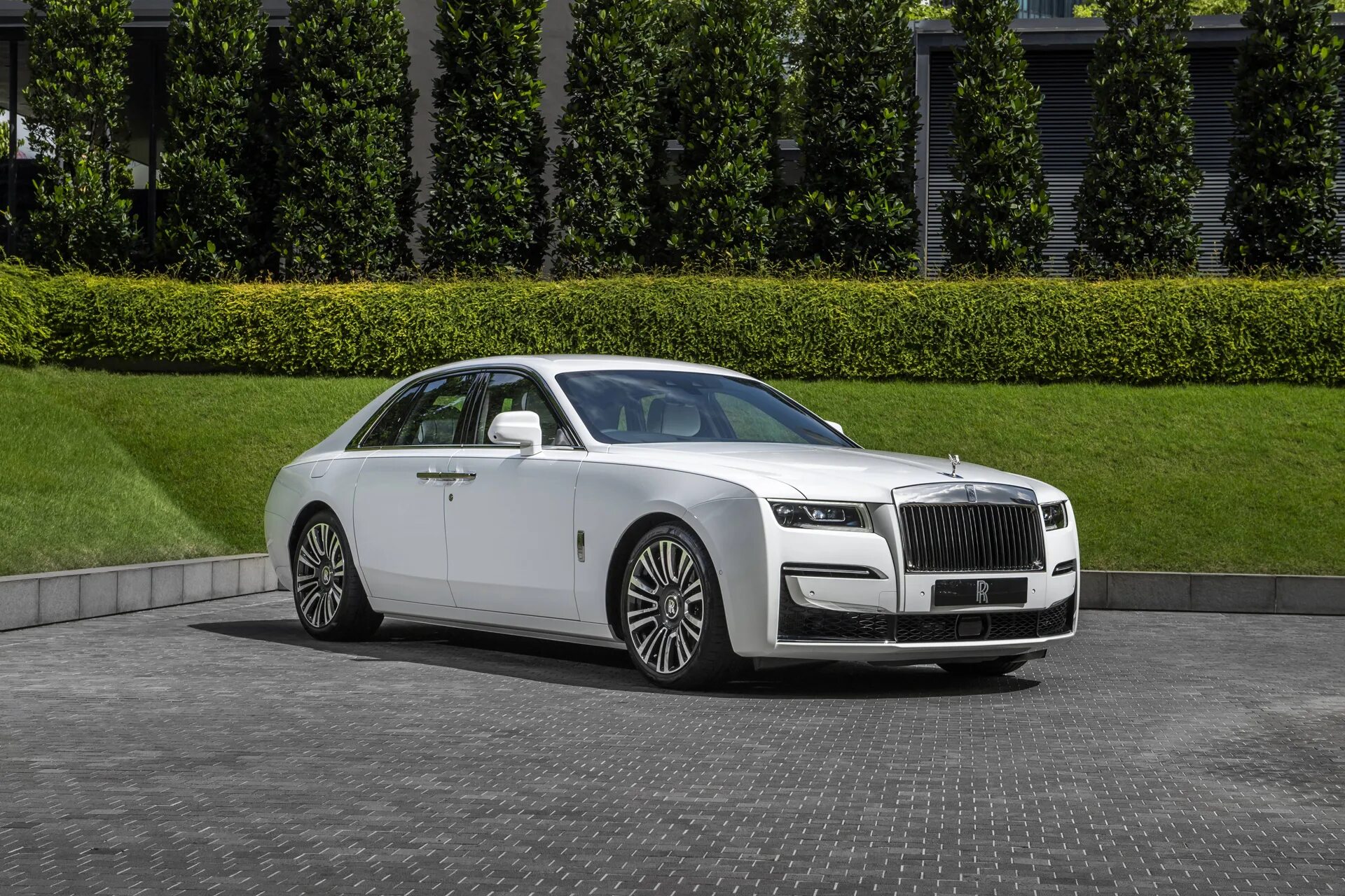 Новый rolls royce. Роллс Ройс 2022. Rolls Royce Ghost 2022. Машина Роллс Ройс 2022. Новый Роллс Ройс 2022.