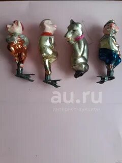 Три елочные игрушки