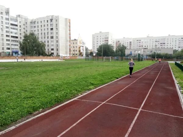 Гимназия № 27 им. Героя Советского Союза В.Е. Смирнова, +7 385 263-16-20, просп.