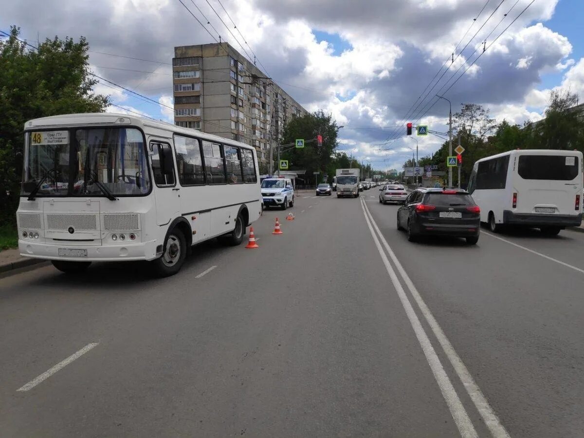 Автобус какого маршрута упал в мойку. Маршрутки орёл. орловский автобус. автобусы орел. маршрут 20 маршрутки орел.