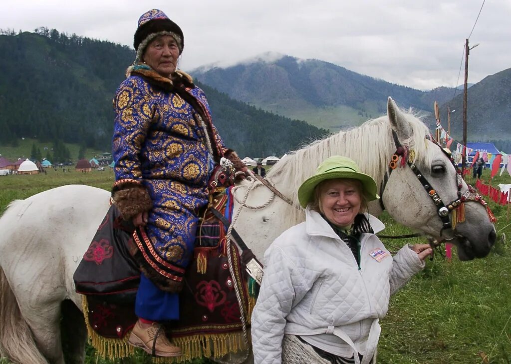 Женский горно алтайск. Горный Алтай люди. Люди в Горном Алтае. Горный Алтай девушка. Алтайская девочка.