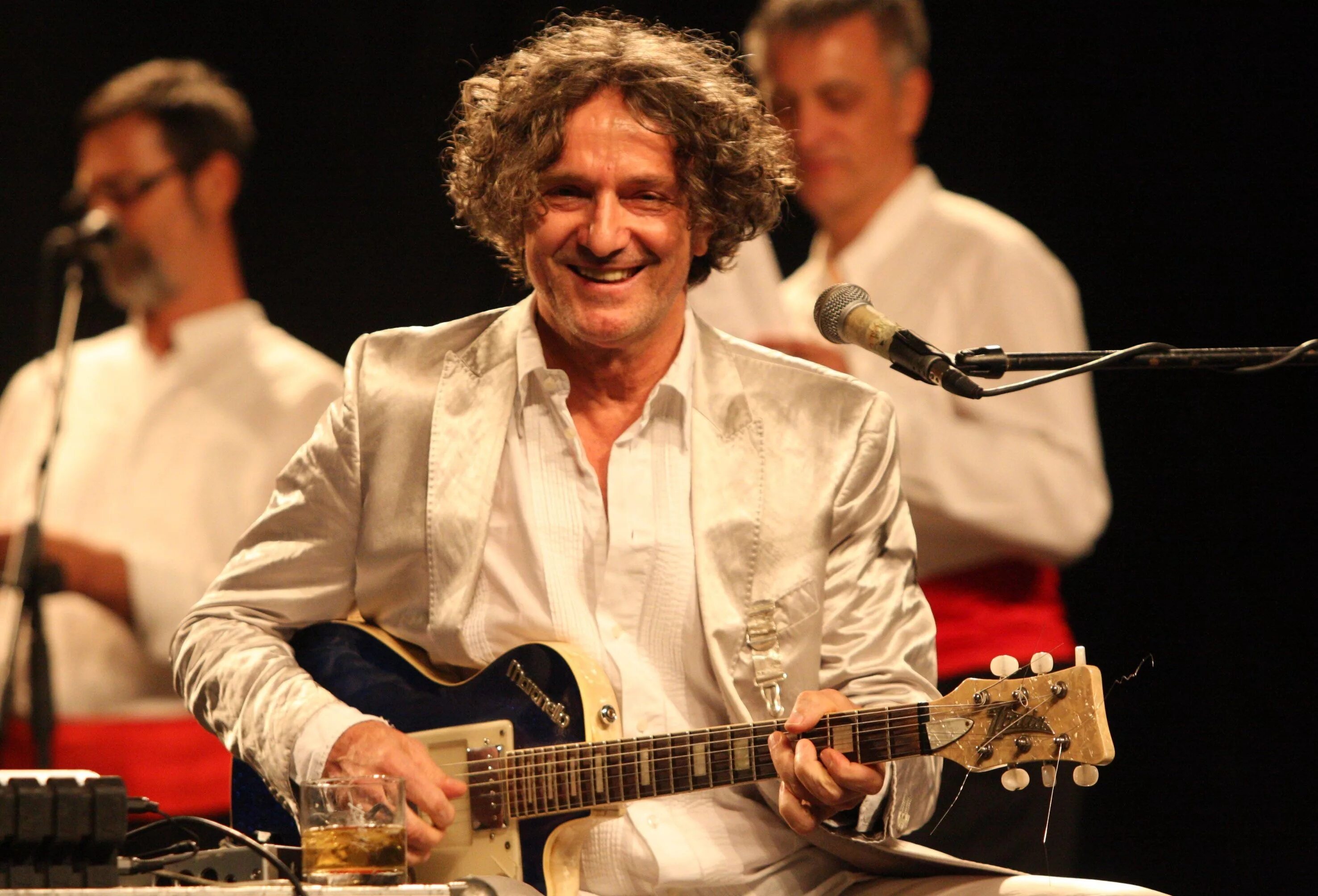 Горан брегович фото. Грегори брегович. Брегович. Goran bregovic с группой. Брегович.