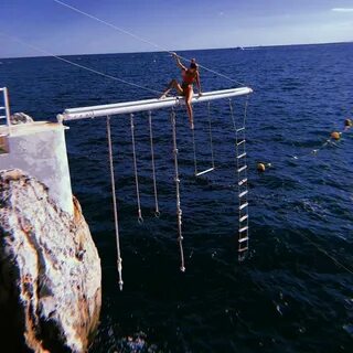 Качели в море в анапе