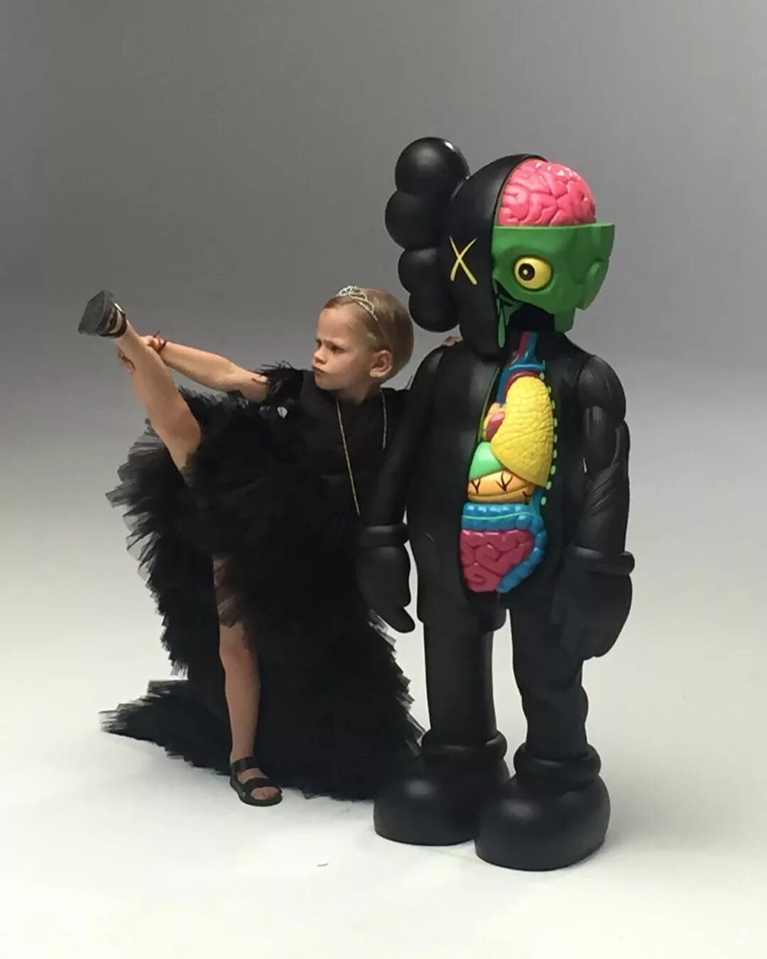 KAWS Тимати. Куклы Тимати. KAWS коллекция Тимати. Фигурки Кавс Тимати.