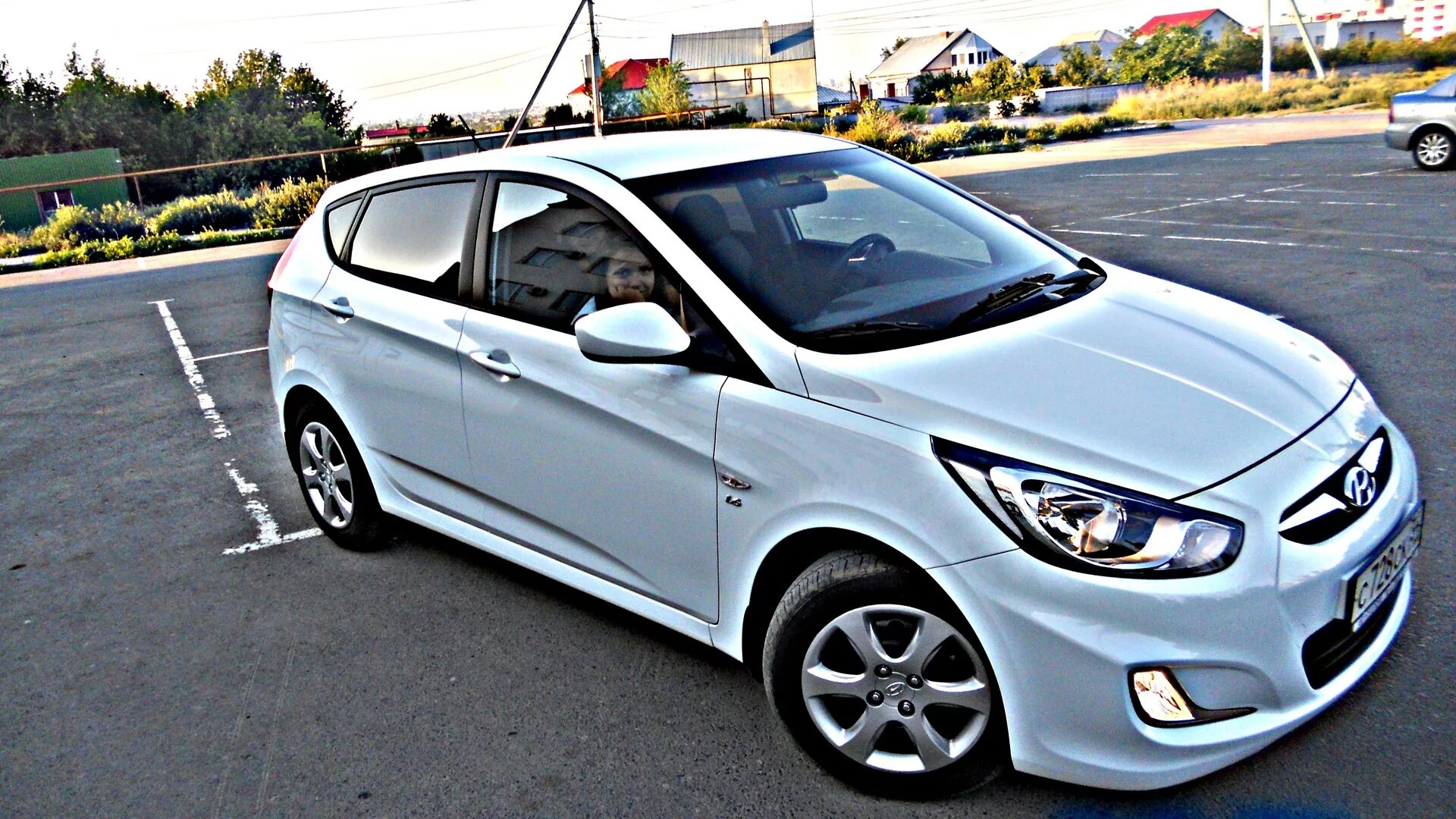 Купить киа солярис. Hyundai Solaris хэтчбек. Hyundai Solaris 2012 хэтчбек. Hyundai Solaris 2011 Hatchback. Хендай Солярис хэтчбек белый.