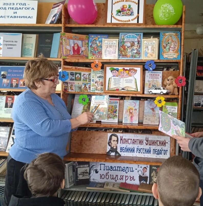 Книжная выставка блокада ленинграда. Выставка книг 2023. Выставка книг 2023. Детские книги юбиляры 2022. Книжные выставки в библиотеке.