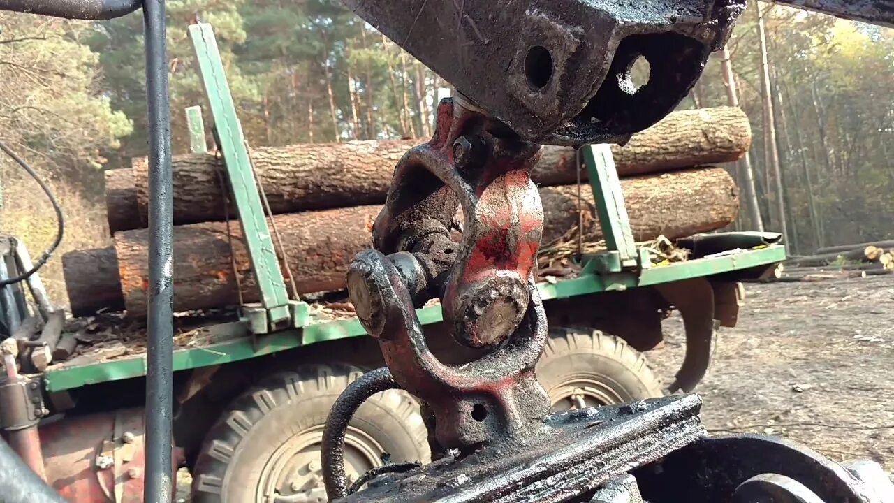 Самодельные захваты. Трелевочный захват на т 40. ЗИЛ 131 погрузка лебедкой. МТЗ 82 трелевочный. Лебедка от ГАЗ 66 на МТЗ для трелевки леса.