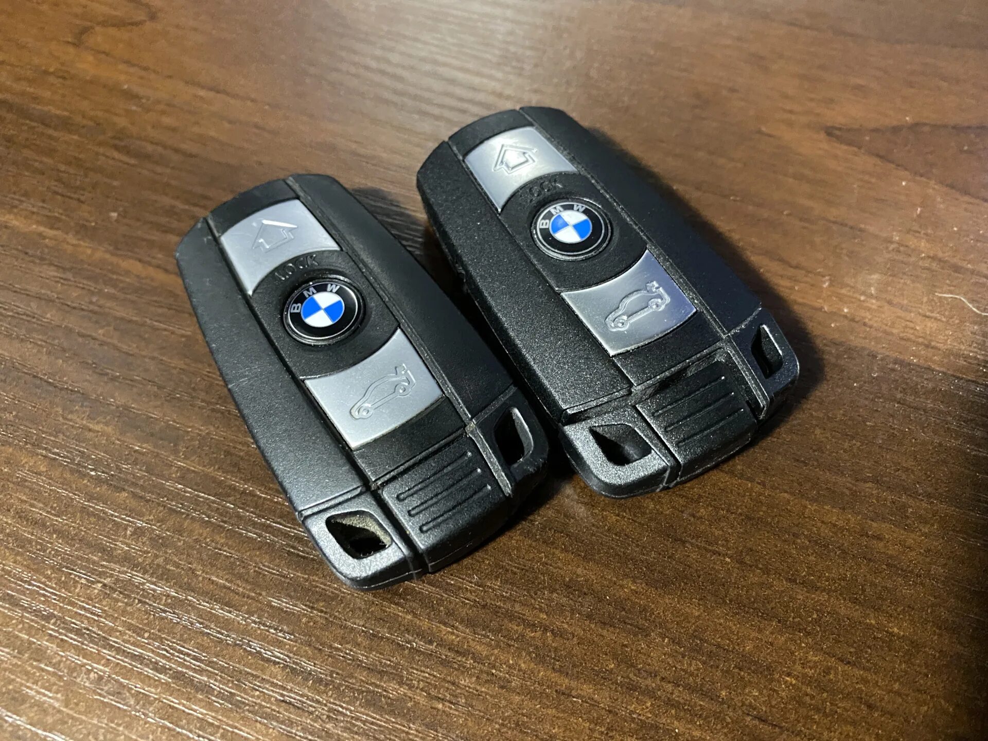 Аккумулятор ключа бмв е70. Bmw x5 e70 ключ. ключ бмв х5 е70. смарт ключ бмв х5 е70. смарт ключ на бмв е 70.