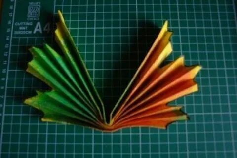 Лист клена из бумаги