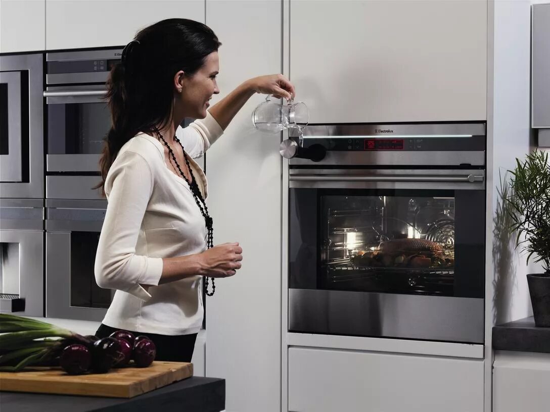 Какие встраиваемые электрические шкафы лучше. Electrolux EOB 33100 K. Встраиваемая техника для кухни Электролюкс. Духовой шкаф Электролюкс с паром. Духовой шкаф электрический встраиваемый Электролюкс.