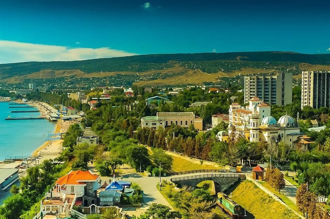 Феодосия покажет. Феодосия. крым феодосия. крым город феодосия 2025. феодосия панорама.