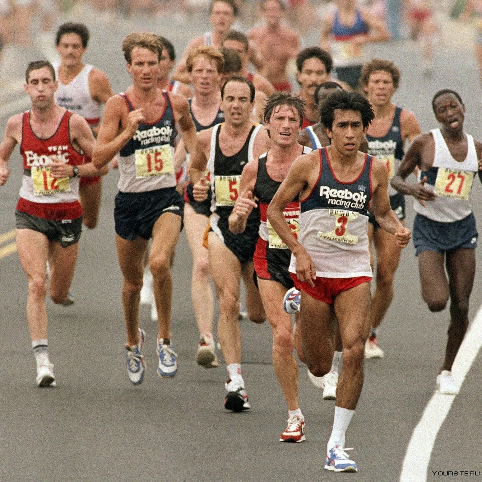Спортсмен бегающий на длинные дистанции. Билл Роджерс марафонец. Питер Снелл новозеландский бегун.