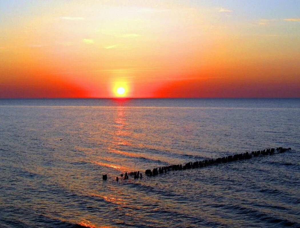 Утомленное солнце нежно с морем прощалось. Katina утомленное солнце. Утомленное солнце нежно с морем прощалось. Утомленное солнце 5. Багровые зори.