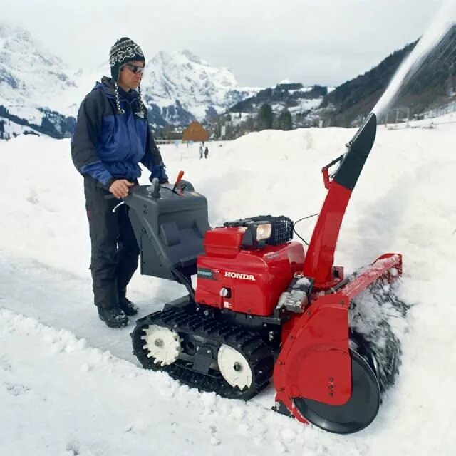 Снегоуборщик большой. Снегоуборщик Honda hsm1390ikze. Снегоуборщик Honda HSM 1390. Снегоуборщик гусеничный Honda HS 1390i Hybrid. Снегоуборщик Хонда HSM 1380i e.