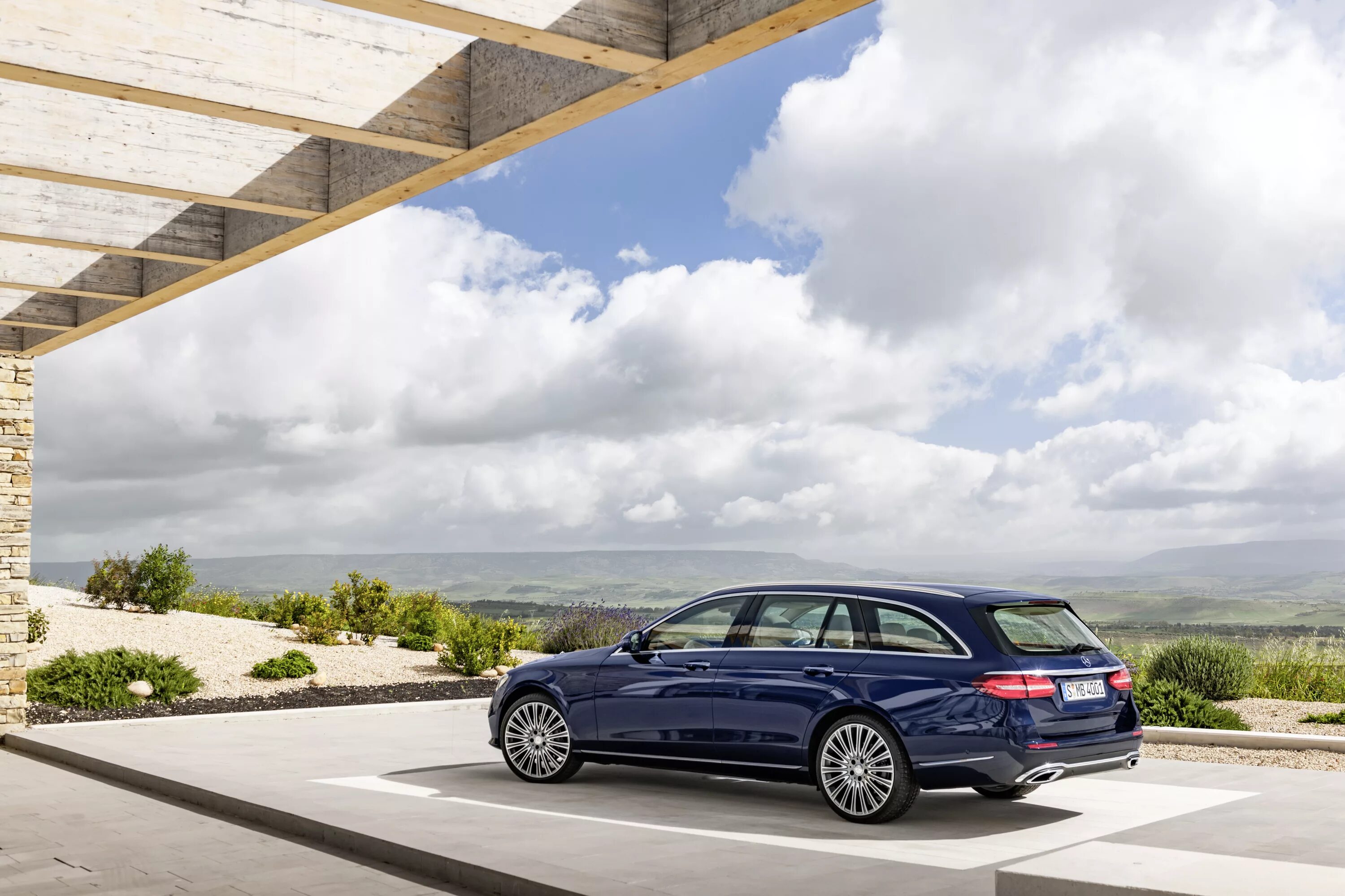 Mercedes-benz c 300 bluetec hybrid. Mercedes benz e class w213. Mercedes estate. Mercedes e class универсал. Мерседес универсал 2017.